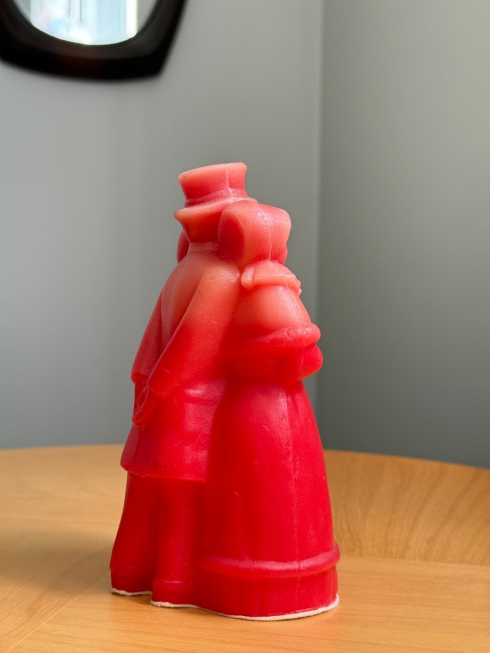 Vintage c1971 Christmas Carollers Decorative 7" Red Wax Candle by AVON - Picture 4 of 11